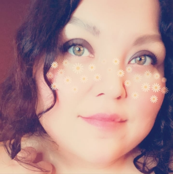 Meet your Posher, Jessica - Picture 2 of 2